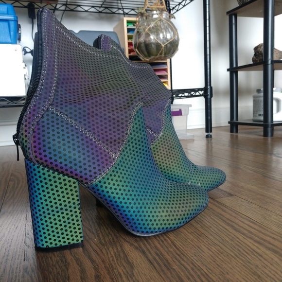 Holographic heels - Picture 4 of 4
